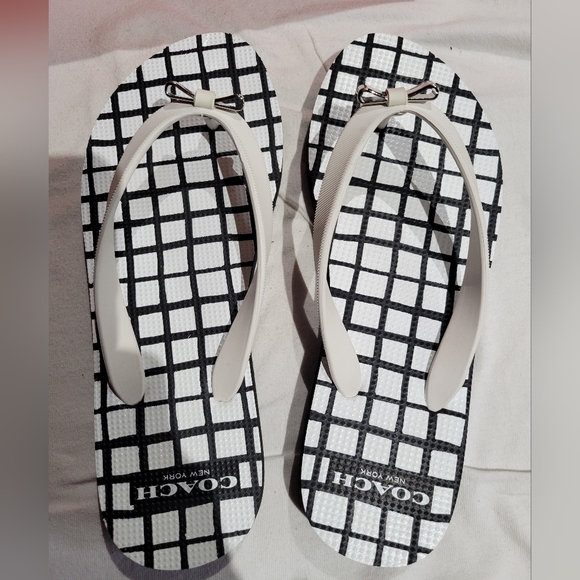 Coach Black & White Flip Flops. Size 5 - Picture 4 of 6
